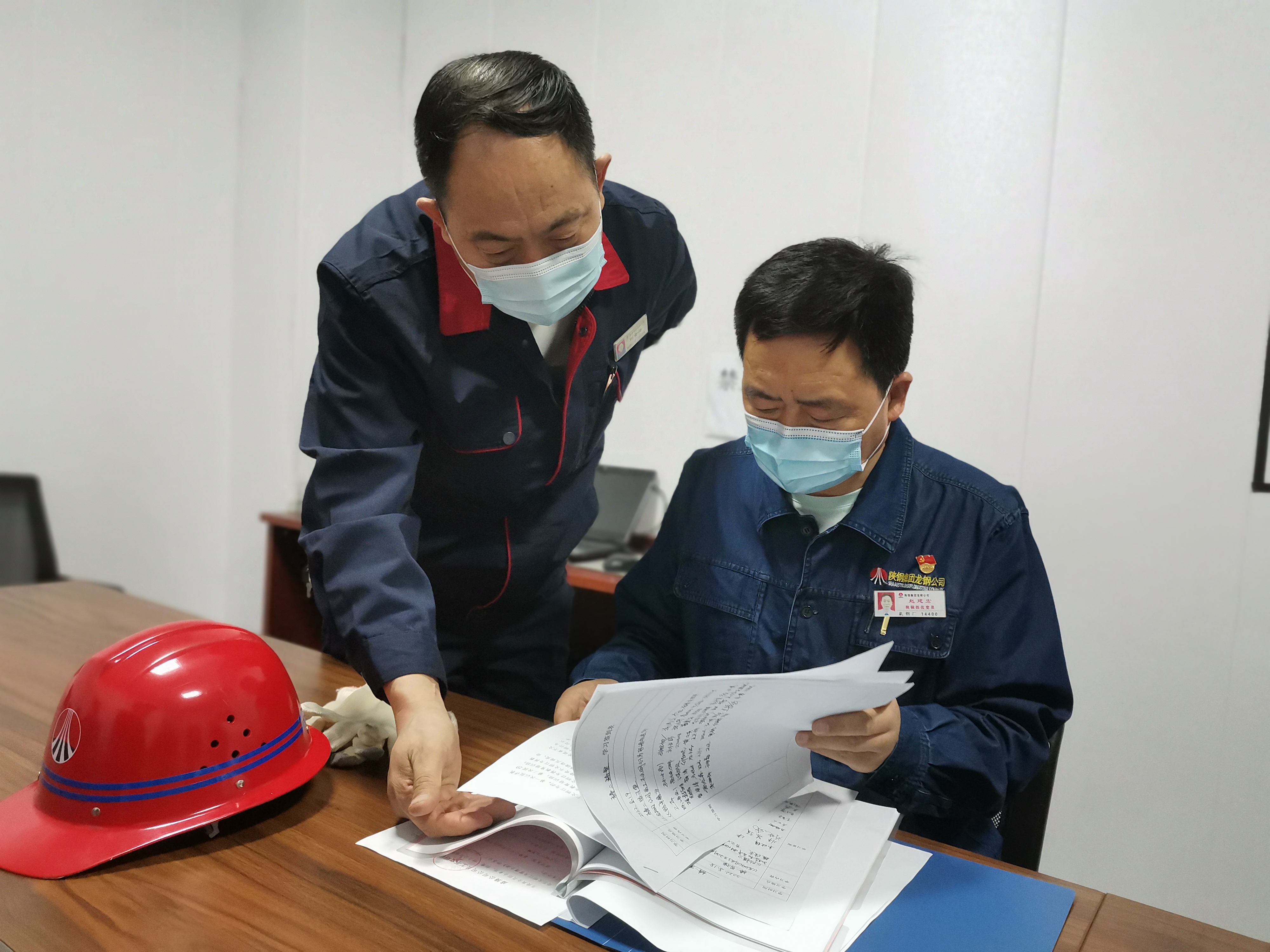 看，龍鋼公司軋鋼廠(chǎng)抓管理帶隊(duì)伍有一套