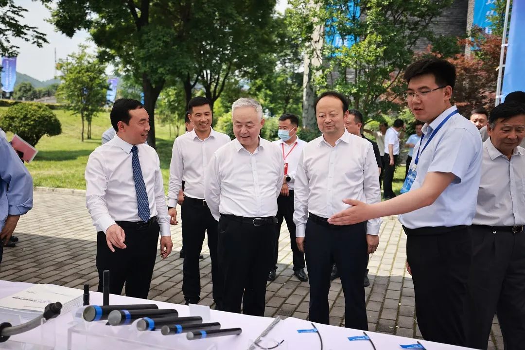 楊海峰出席勉縣2023年現代材料產業暨金屬制品行業交流招商推介活動