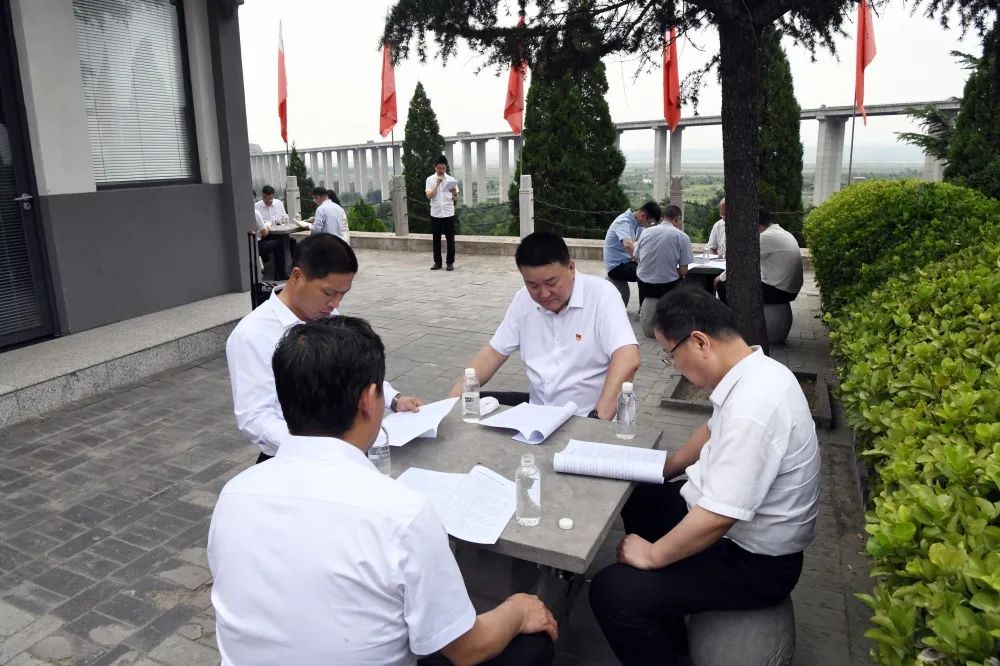 陜煤集團戰略規劃部到龍鋼公司開展主題教育工作專題調研