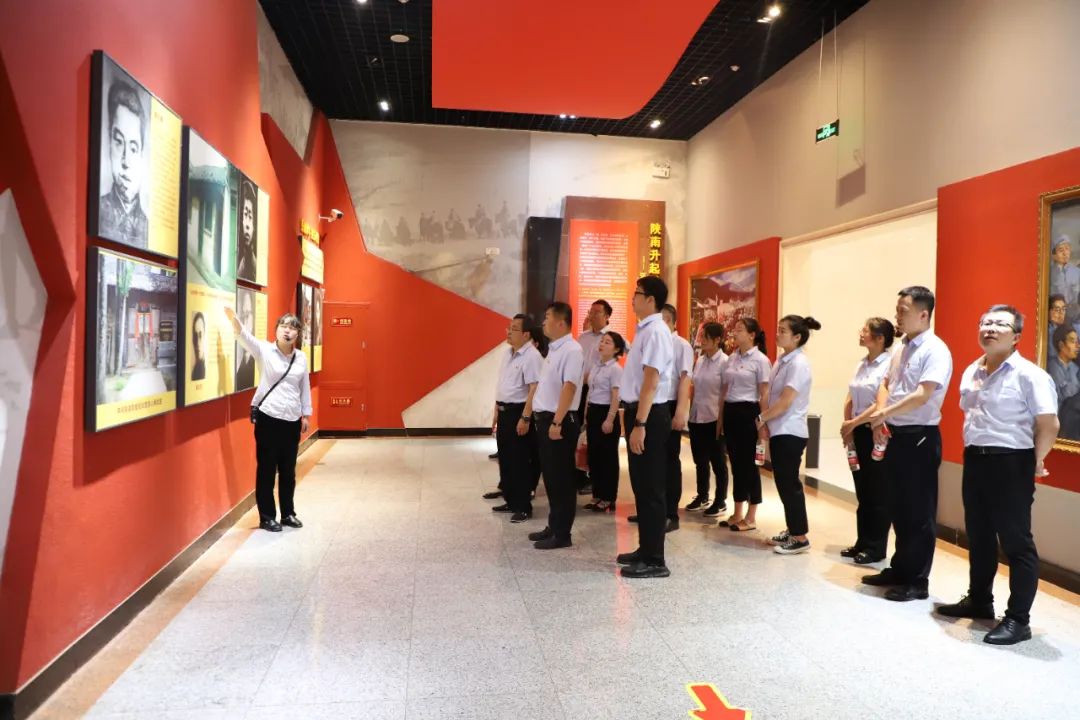 創新研究院赴川陜革命根據地開展迎“七一”暨“以學鑄魂、以學增智、以學正風、以學促干”主題黨日活動
