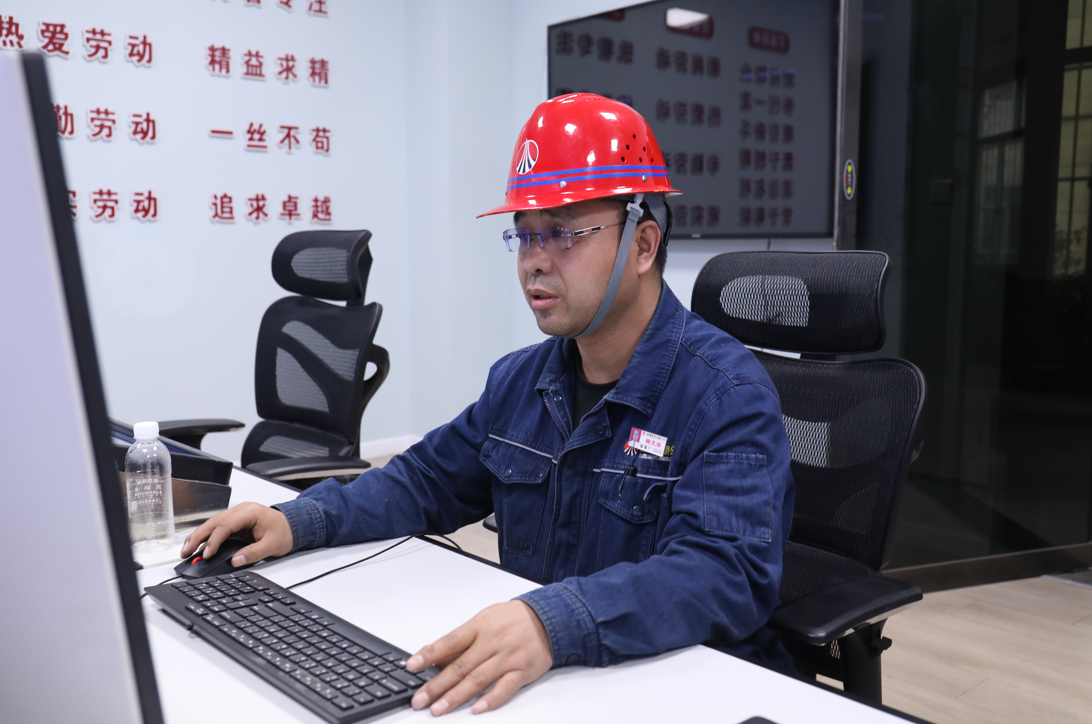 匠心鑄夢勇?lián)?百煉成鋼鑄輝煌 ——記第四屆“陜煤工匠”楊文學