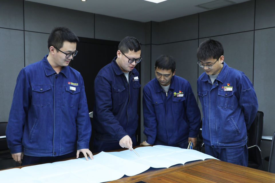 扛起新使命 爭做排頭兵 ——貫徹落實(shí)張文琪董事長來龍鋼公司調(diào)研精神